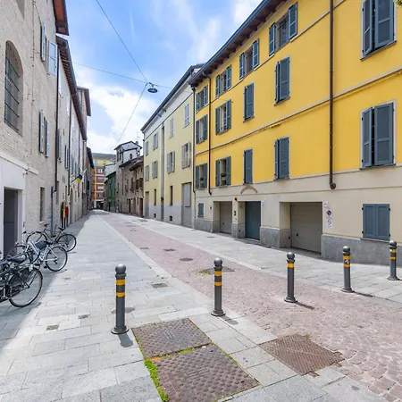 Apartament Guesthost - Shiny X3! Parma