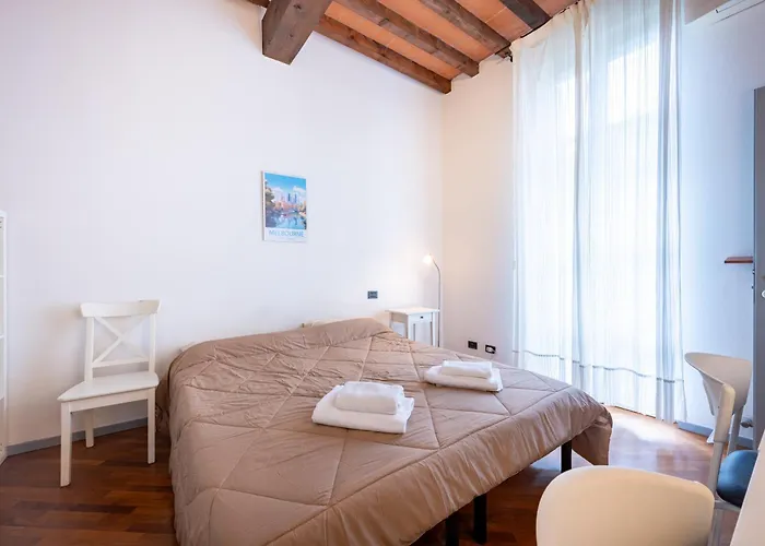 Guesthost - Shiny X3! Parma