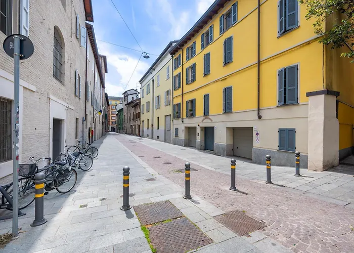 Apartament Guesthost - Shiny X3! Parma