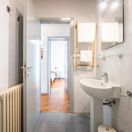 Apartamento Guesthost - Shiny X3! Parma